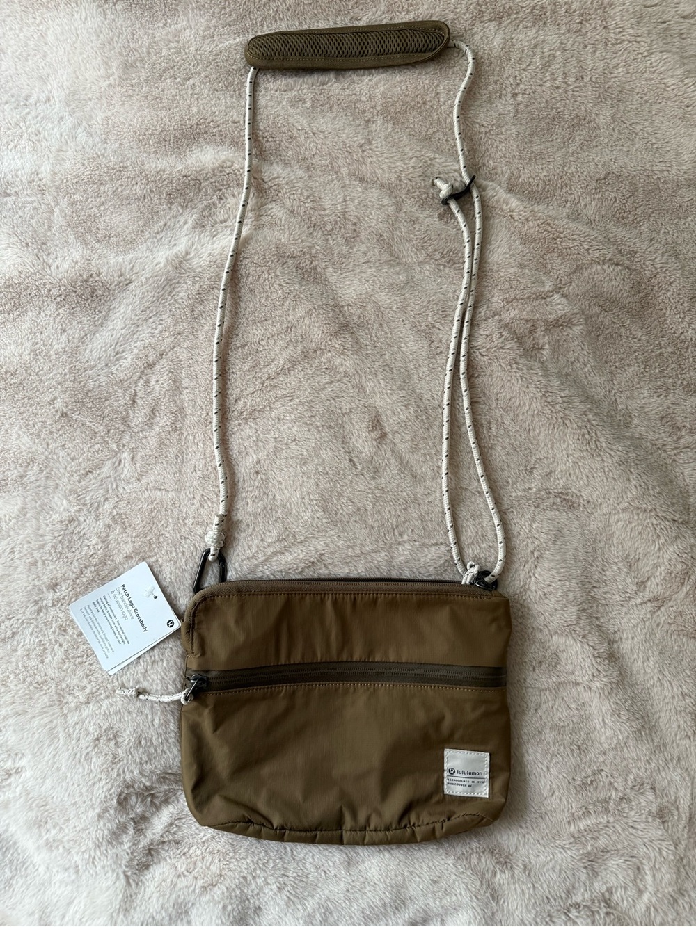 NWT Lululemon Patch Logo Crossbody Artifact - Picture 3 of 12
